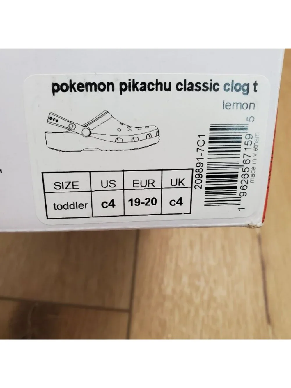 Crocs x Pokemon Pikachu Classic Clog Shoes Size c4 Kids Toddler 4 Glow in Dark